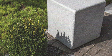 Figuren, Objekte, Lampen, Kugeln, Brunnen, Möbel, Unkrautvlies